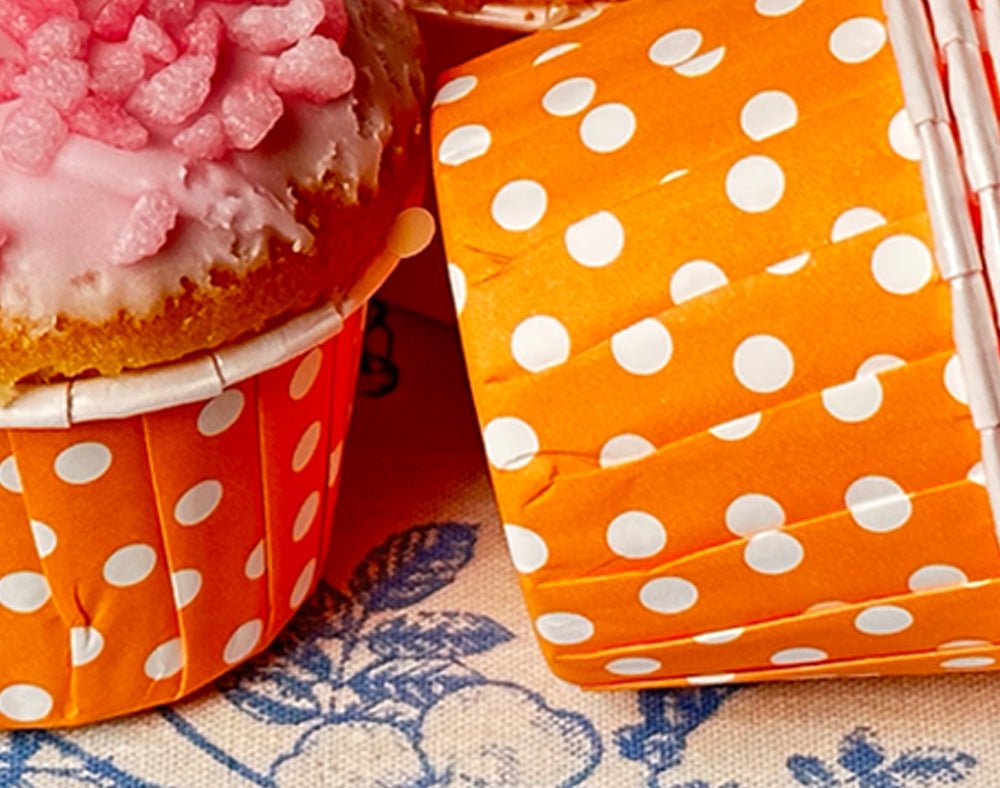 Mini Light Orange Cup Cakes - Cook and Party